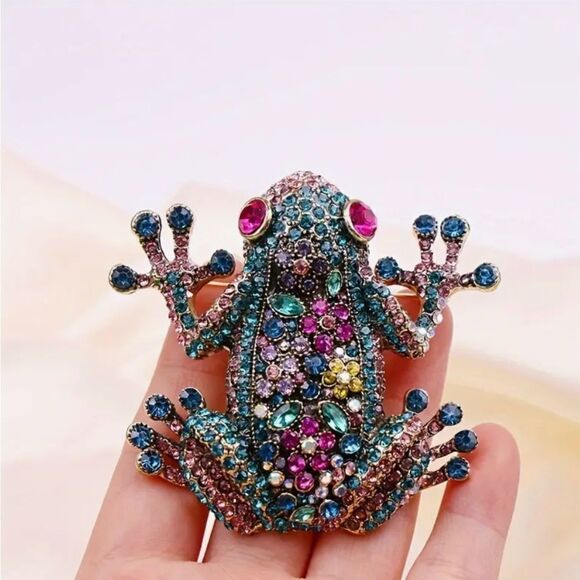 🩵 NEW Stunning & sparkling large frog brooch 🩵 - Picture 4 of 8